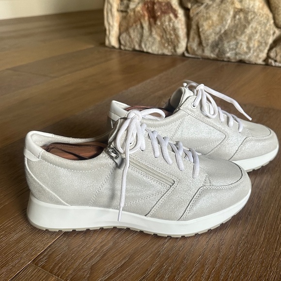 Munro Sutton Sneaker in Muted Metallic Silver - Picture 5 of 13